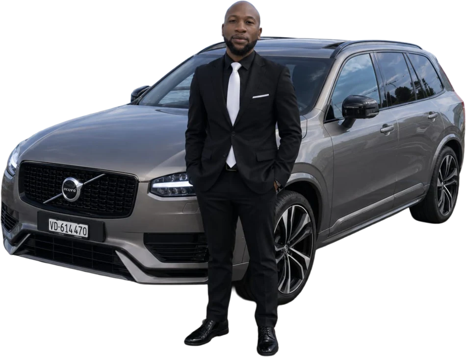 Chauffeur Neijems devant un Volvo XC90